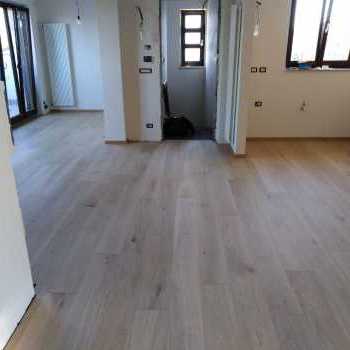 Parquet in rovere naturale verniciato